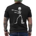 Floss Dance Flossing ダンス 足の骨折 石膏ギプス スケルトン ハロウィーン メンズTシャツ バックプリント
