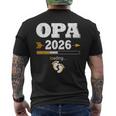 Herren Opa 2026 Loading Werdenden Opa Nachwuchs T-Shirt mit Rückendruck