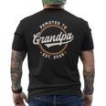 Promoted To Grandpa 2026 oon To Be Grandpa Est 2026 メンズTシャツ バックプリント