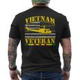Vietnameteran Uh -1 Huey Helicopter Crew メンズTシャツ バックプリント