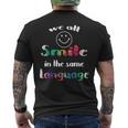 We Allmile In Theame Language かわいい 平等 スマイル メンズTシャツ バックプリント