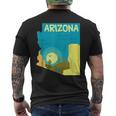 アリゾナ州の地図、モダンな抽象的なアリゾナ砂漠、サボテン メンズTシャツ バックプリント