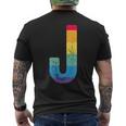 文字 J 大文字 アルファベット モノグラム イニシャル レインボー アルファベット J メンズTシャツ バックプリント