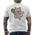 テニスをする猫。かわいいスポーツ猫。 メンズTシャツ バックプリント