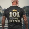 101歳の誕生日王 101歳の誕生日パーティー メンズTシャツ バックプリント 高齢者への贈り物