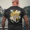 Buzzing Into 4 かわいい蜂 4歳の誕生日パーティーデザイン メンズTシャツ バックプリント 高齢者への贈り物