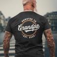 Promoted To Grandpa 2026 oon To Be Grandpa Est 2026 メンズTシャツ バックプリント 高齢者への贈り物