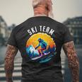 Ski Team スキーチーム スキーヤー スクール スキー旅行 スキーチーム クルー スキー メンズTシャツ バックプリント 高齢者への贈り物