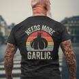 Vintage Retro Needs More ガーリック ガーリック ニンニク科医 クックシェフ メンズTシャツ バックプリント 高齢者への贈り物