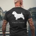 ノーフォークテリア犬の白いシルエット メンズTシャツ バックプリント 高齢者への贈り物