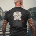 ポケットに入ったスコティッシュフォールド猫 のぞくかわいい子猫 メンズTシャツ バックプリント 高齢者への贈り物