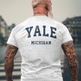 ミシガン州イェールミシガン州ヴィンテージアスレチックスポーツデザイン メンズTシャツ バックプリント 高齢者への贈り物
