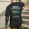 76年前に建てられた古いヴィンテージ飛行機76歳の誕生日男性。 メンズTシャツ バックプリント 彼への贈り物