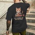 Cat-Ching Up On Pottery 面白い猫好きデザイン メンズTシャツ バックプリント 彼への贈り物
