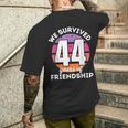 Celebrating 44 Years Of Friendship 面白いグループマッチング メンズTシャツ バックプリント 彼への贈り物