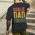 Goalie Dad Uomo Festa Del Papà Portiere Papà T-shirt da uomo con stampa posteriore Regalos para él