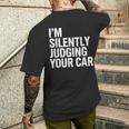あなたの車を黙って判断してる面白いドライバーの名言 メンズTシャツ バックプリント 彼への贈り物
