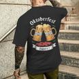 オクトーバーフェスト ビールとグリル ソーセージ メンズTシャツ バックプリント 彼への贈り物