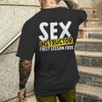 セックス教師のためのセックスインストラクター メンズTシャツ バックプリント 彼への贈り物
