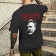 フリードリヒ・ニーチェ-金属の哲学者の設計 メンズTシャツ バックプリント 彼への贈り物