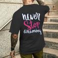 励ましギフト ポジティブなメッセージ Nevertop Dreaming メンズTシャツ バックプリント 彼への贈り物