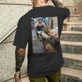 猫が魚市場を盗む冒険ファニーアートミーム メンズTシャツ バックプリント 彼への贈り物