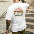 1961年3月の誕生日記念限定版ヴィンテージ65歳。 メンズTシャツ バックプリント 彼への贈り物
