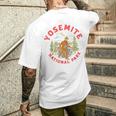 Yosemite National Park Ranger Bigfoot 80Sasquatch メンズTシャツ バックプリント 彼への贈り物