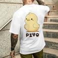 ひよこ 雛 鶏 鳥 Piyo ピヨ チキン 動物 ネタ おもしろ 面白い お笑い かわいい ワンポイント デザイン メンズTシャツ バックプリント 彼への贈り物