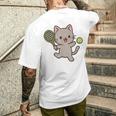 テニスをする猫。かわいいスポーツ猫。 メンズTシャツ バックプリント 彼への贈り物