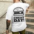 ファニージム チートデー ハンバーガー キャブ フード メンズTシャツ バックプリント 彼への贈り物