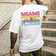 マイアミ フロリダ州 都市景観 お土産 モダン マイアミスカイライン メンズTシャツ バックプリント 彼への贈り物