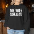 My Wife Made Me Fat Unhinged Dad Joke 不潔なミーム ぽっちゃり レディーススウェットシャツ 面白い贈り物