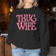 Pink Thug Wife クラシックなギャングスタイルのレトロなステートメント レディーススウェットシャツ 面白い贈り物
