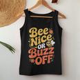 ミツバチ 養蜂家 ミツバチの巣立ち Bee Nice Or Buzz Off レディースタンクトップ 面白い贈り物