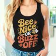 ミツバチ 養蜂家 ミツバチの巣立ち Bee Nice Or Buzz Off レディースタンクトップ 彼女への贈り物