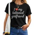 I Heart My Tattooed Girlfriend かわいいレッドハートデザイン レディースTシャツ