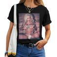 Hot Girl On ピストルを持つ少女 レディースTシャツ