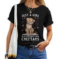 面白いチーターアニマル。チーターが大好きな女の子だけ。 レディースTシャツ