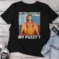 Pussy Meme Adult Girls Pun Are You Looking At My Pussy レディースTシャツ 面白い贈り物