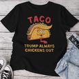 Taco Trump Always Chickens Out アンチトランプニックネーム レディースTシャツ 面白い贈り物