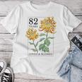82 Years Loved And Blessed 花柄 フラワースタンプ 82歳の誕生日 レディースTシャツ 面白い贈り物