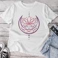 月と無限のシンボルの蓮 ヨガと禅 蓮の花 レディースTシャツ 面白い贈り物
