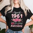 65歳 1961年4月 花柄 65歳 誕生日 男性 女性 レディースTシャツ 彼女への贈り物