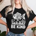 Be Kind Fish 学校教師の初日おめでとう レディースTシャツ 彼女への贈り物