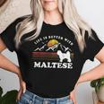 Life Better マルチーズ ビンテージ Dog Mom Dad レディースTシャツ 彼女への贈り物