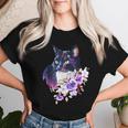 花と猫、水彩画のような表情 レディースTシャツ 彼女への贈り物