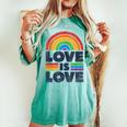 Lgbtq Love Is Love Gay Pride Lgbt Ally Rainbow Flagintage レディースオーバーサイズコンフォートTシャツ Chalky Mint