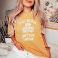 Not Irish But I'm Drunk Witht Patrick's Day クローバー レディースオーバーサイズコンフォートTシャツ Mustard