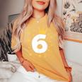 キッズ 誕生日 数字 6歳 男の子 女の子 キング クイーン レディースオーバーサイズコンフォートTシャツ Mustard